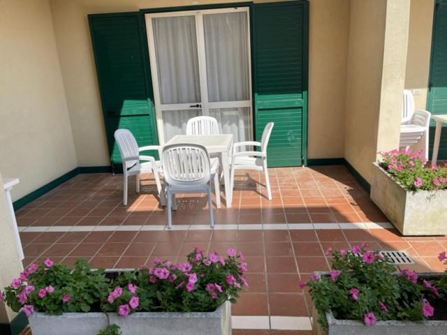 Apartament With Swimming Pool Lejlighed Caorle Eksteriør billede