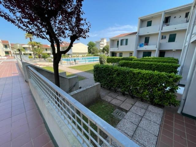 Apartament With Swimming Pool Lejlighed Caorle Eksteriør billede